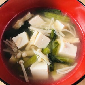 具沢山！えのきと小松菜豆腐、油揚げの味噌汁